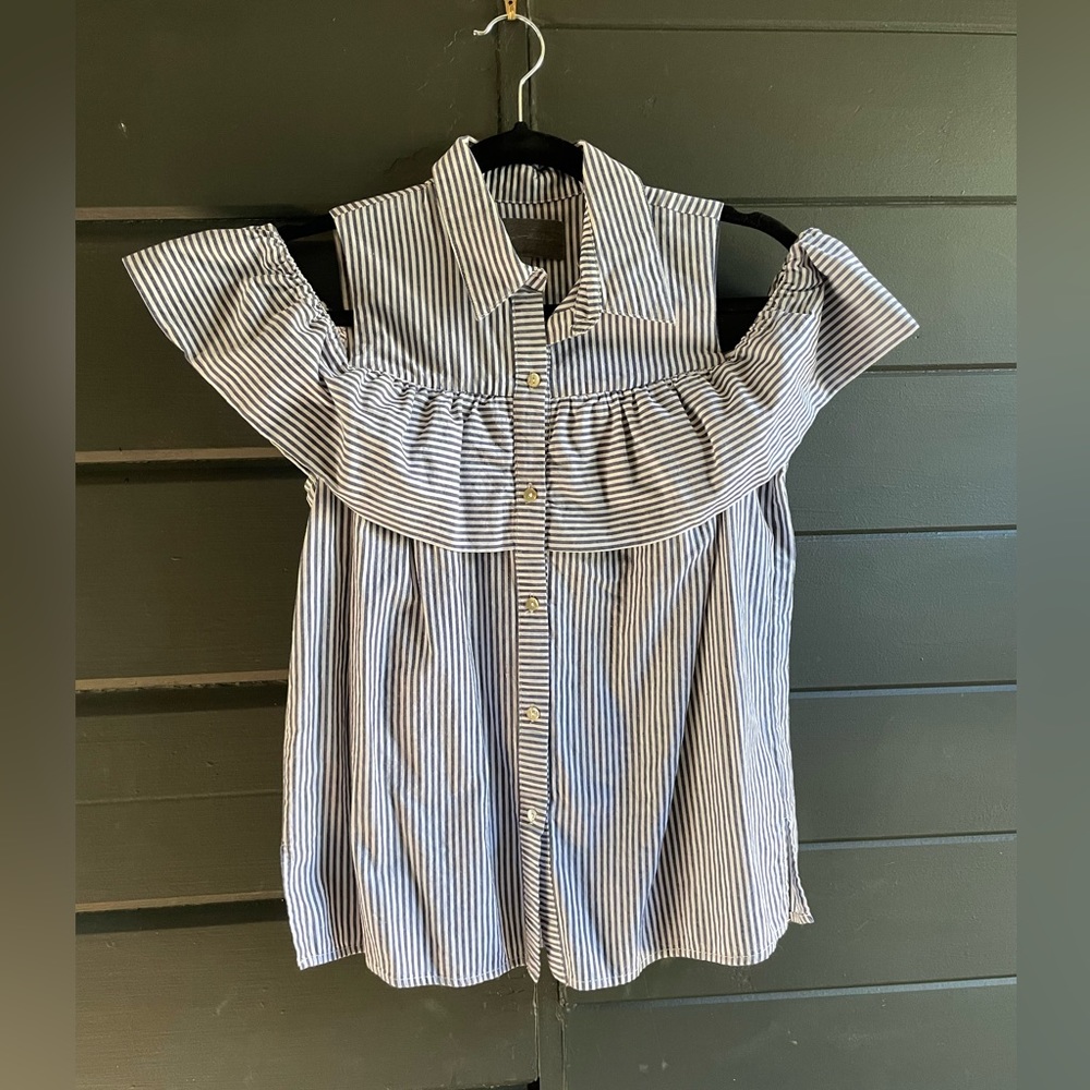 Boutique Pinstripe Off the Shoulder Button Down XS